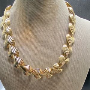 Vintage gold tone panel link collar necklace